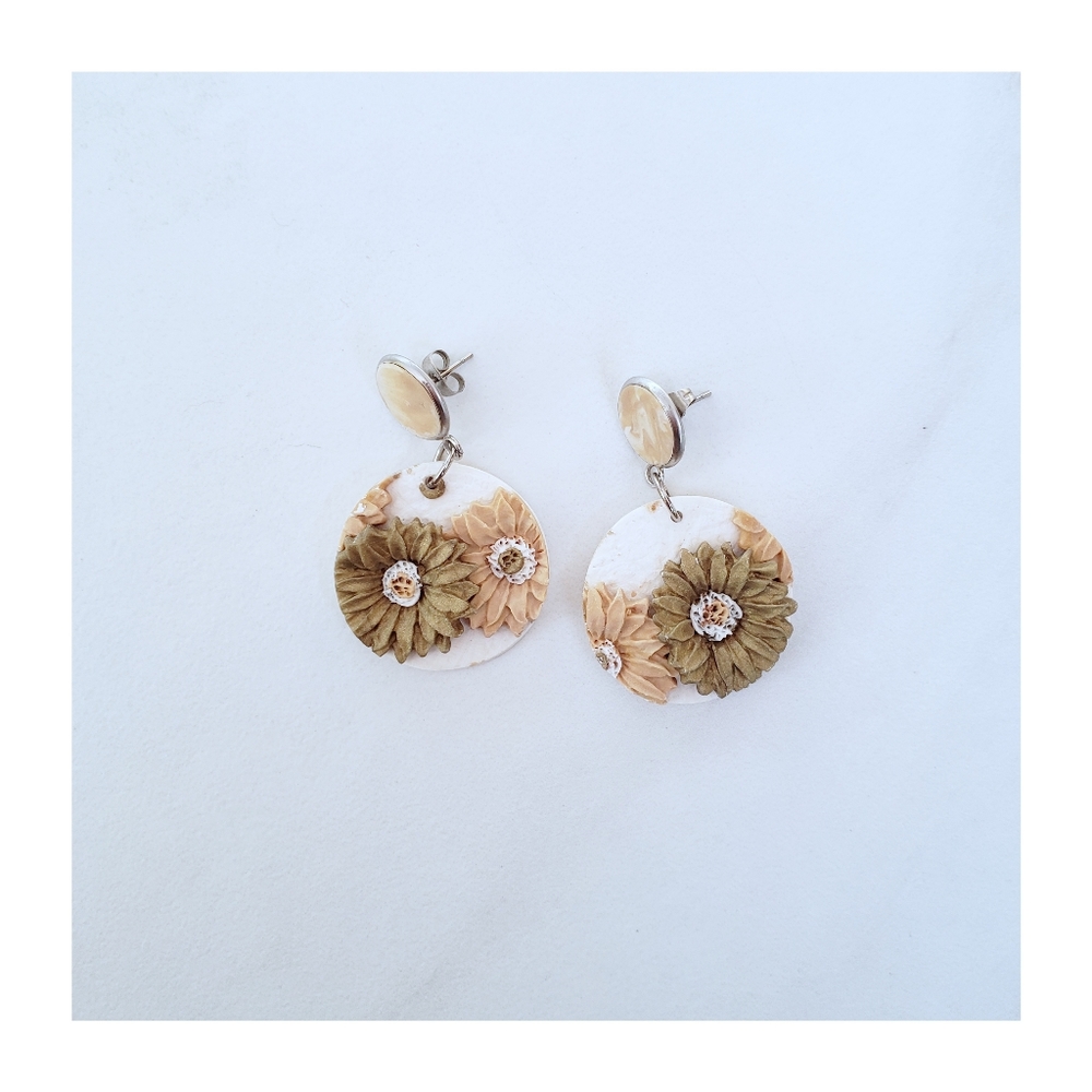 Earrings - Picture 1 of 2